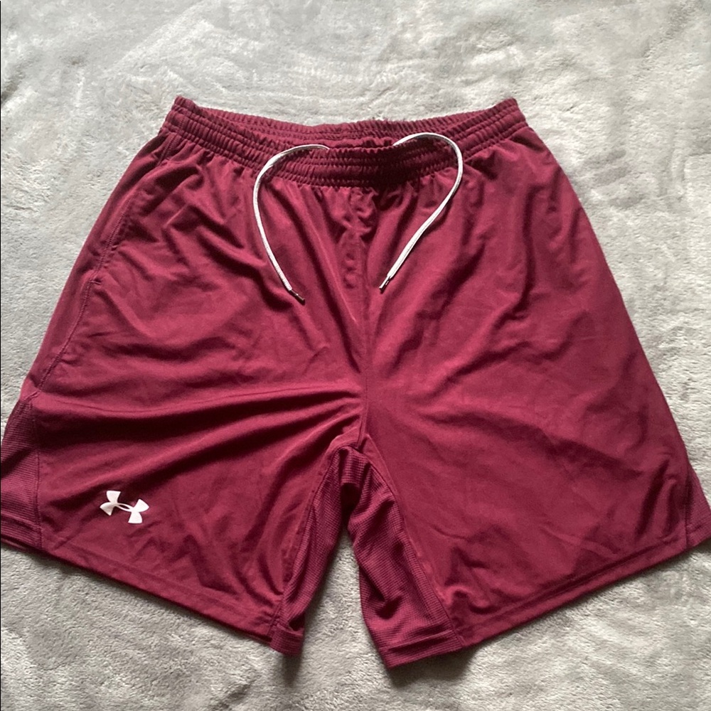 Under Armour Maroon Athletic Shorts Breathable Performance - Men’s Small